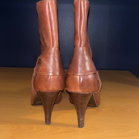 Women’s Size 11 Bruno Valenti Mid-Calf Chestnut heel Boots 3 inch heel - Picture 4 of 8